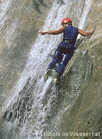 Canyoning - Abseilen im Wasserfall